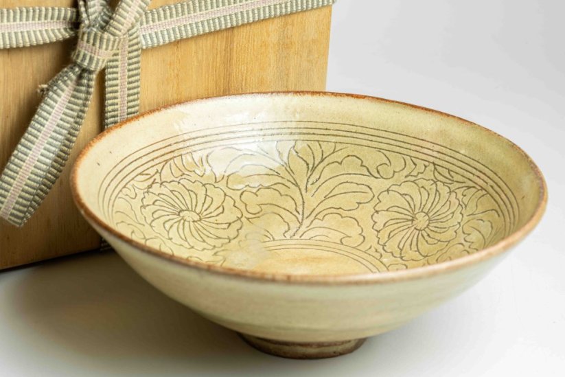 Vintage Flower Carved Flat Chawan