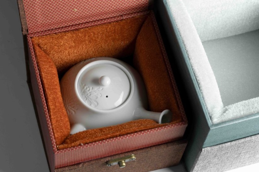 Izushi-yaki Porcelain Peony Kyusu - 250ml