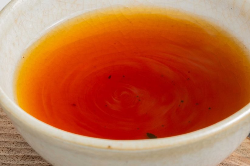 Wuzhou Liu Bao 7053 Black Box 200g - 2012/2018 - Váha: 50g
