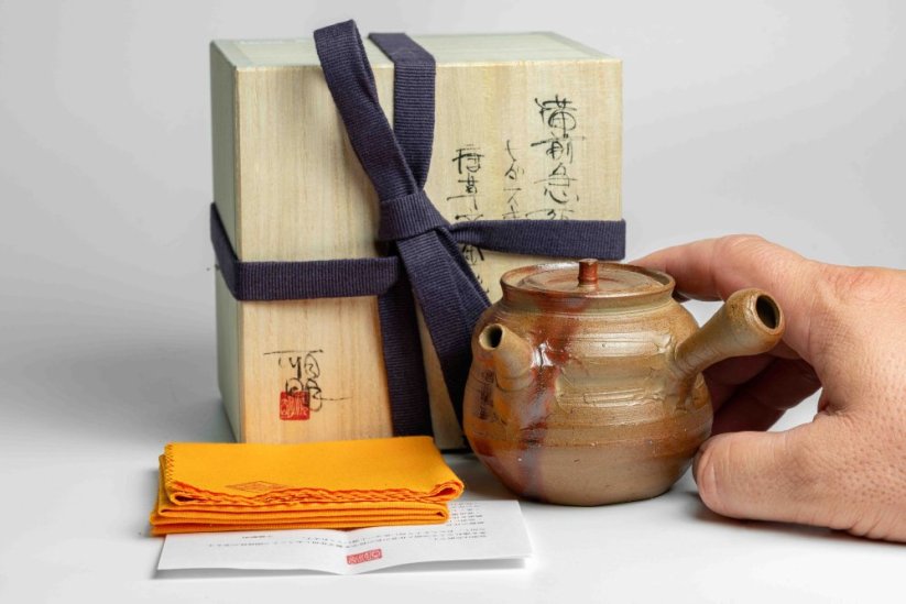 Masaaki Kobashi Bizen Hidasuki Karakusa-patterd Gold Decorated Teapot- 180ml