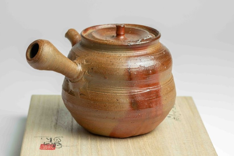 Masaaki Kobashi Bizen Hidasuki Karakusa-patterd Gold Decorated Teapot- 180ml