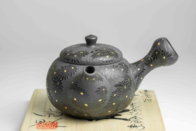 Munenori Morishita Full Body Hand-carving Chrysanthemum Gold Black - 200ml
