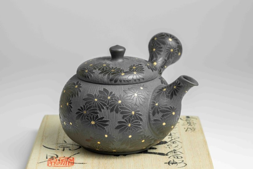 Munenori Morishita Full Body Hand-carving Chrysanthemum Gold Black - 200ml