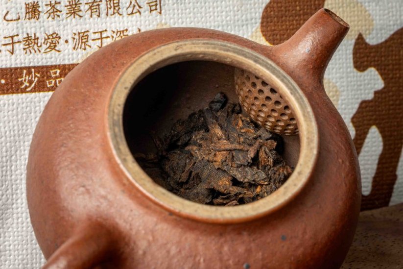 2020 Yiwu Tong Qing He Ripe Puerh - 357g - Váha: 357g