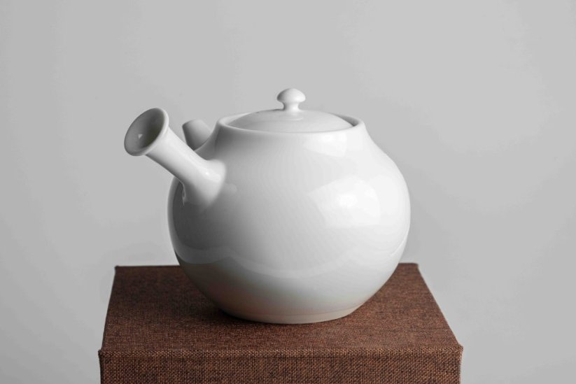Izushi-yaki Porcelain Peony Kyusu - 250ml