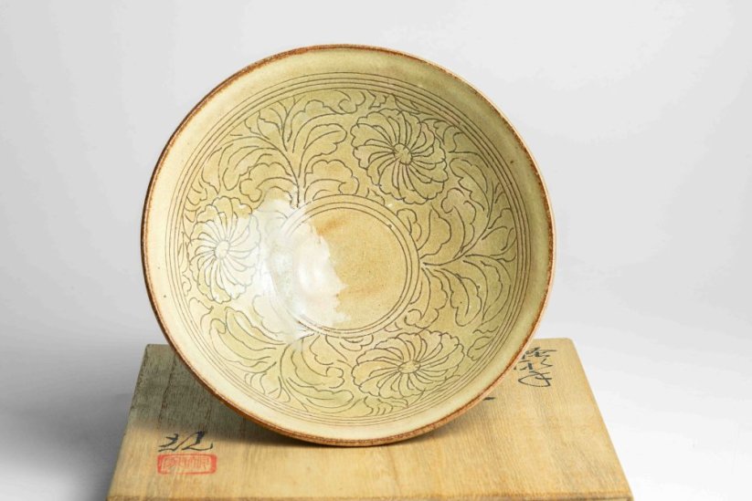 Vintage Flower Carved Flat Chawan