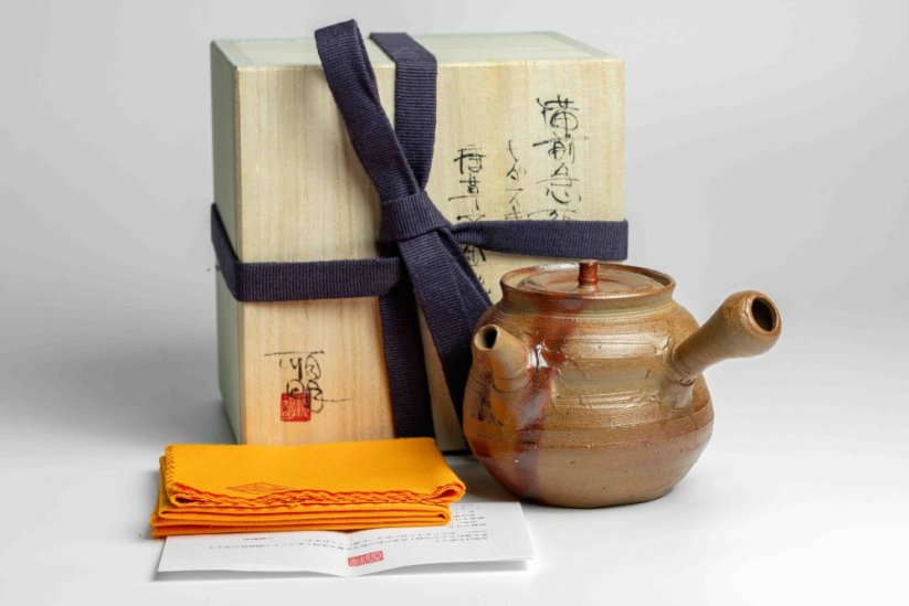 Masaaki Kobashi Bizen Hidasuki Karakusa-patterd Gold Decorated Teapot- 180ml