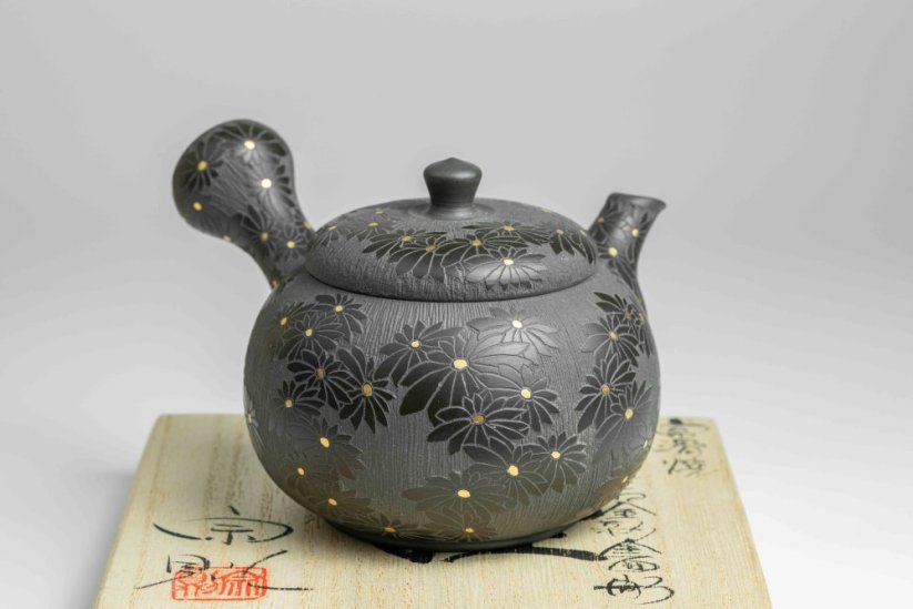 Munenori Morishita Full Body Hand-carving Chrysanthemum Gold Black - 200ml