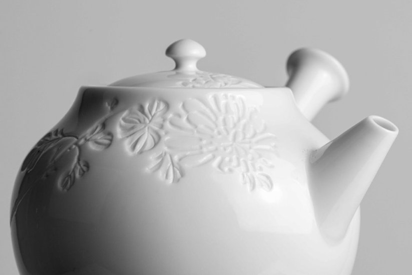 Izushi-yaki Porcelain Peony Kyusu - 250ml