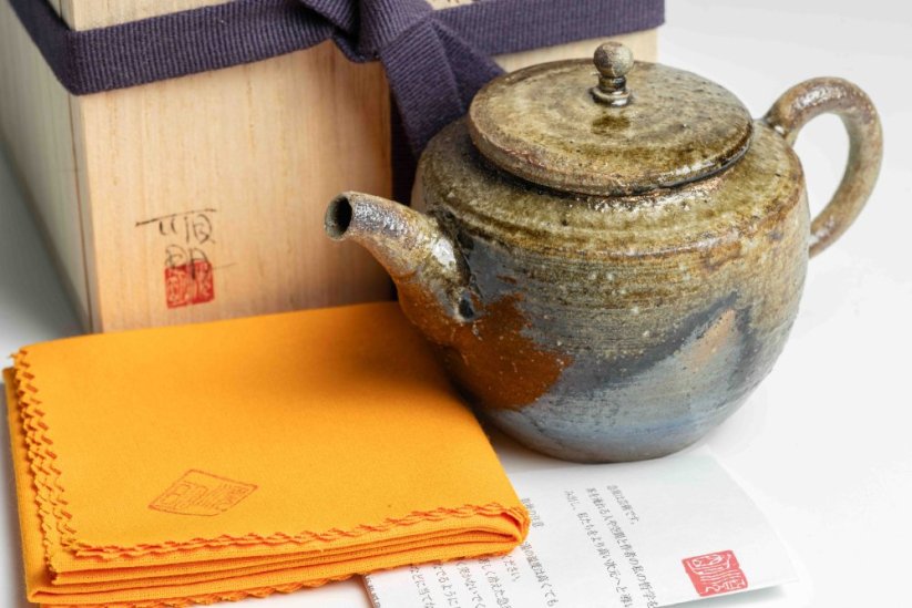 Masaaki Kobashi Bizen Hikidashi Gold Decorated Teapot- 170ml