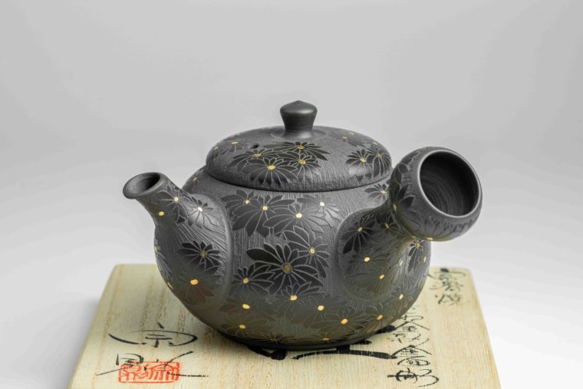 Munenori Morishita Full Body Hand-carving Chrysanthemum Gold Black - 200ml