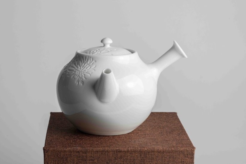 Izushi-yaki Porcelain Peony Kyusu - 250ml