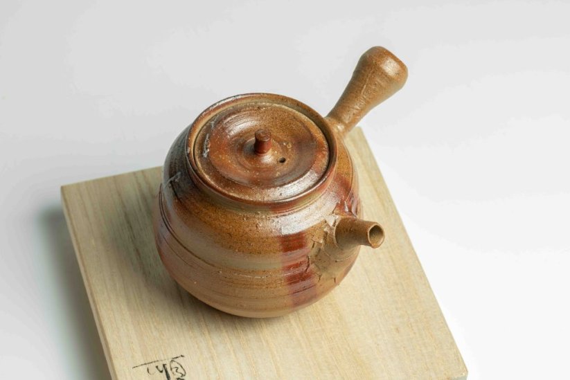 Masaaki Kobashi Bizen Hidasuki Karakusa-patterd Gold Decorated Teapot- 180ml