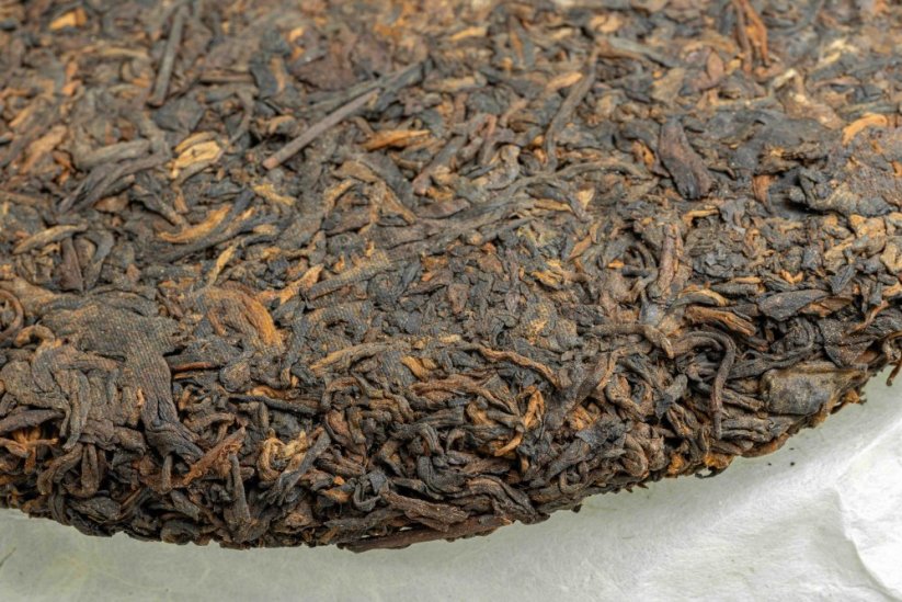 Menghai Double-Flavor Shu Cake 2004 - 335g - Weight: 50g